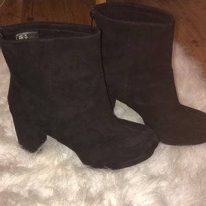 Heeled boots